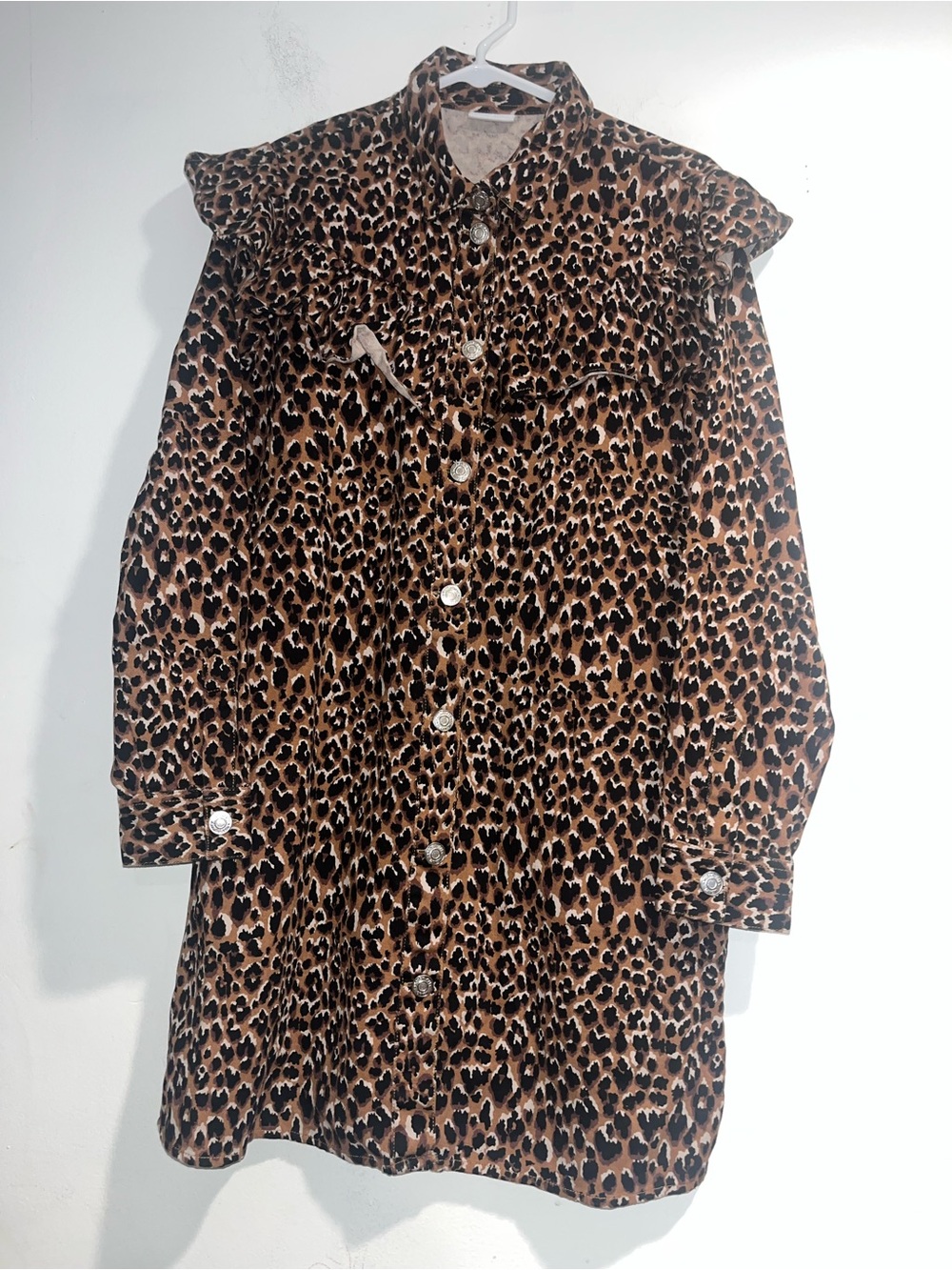 NOISY MAY Denim shirt dress with drill bib in Leopard